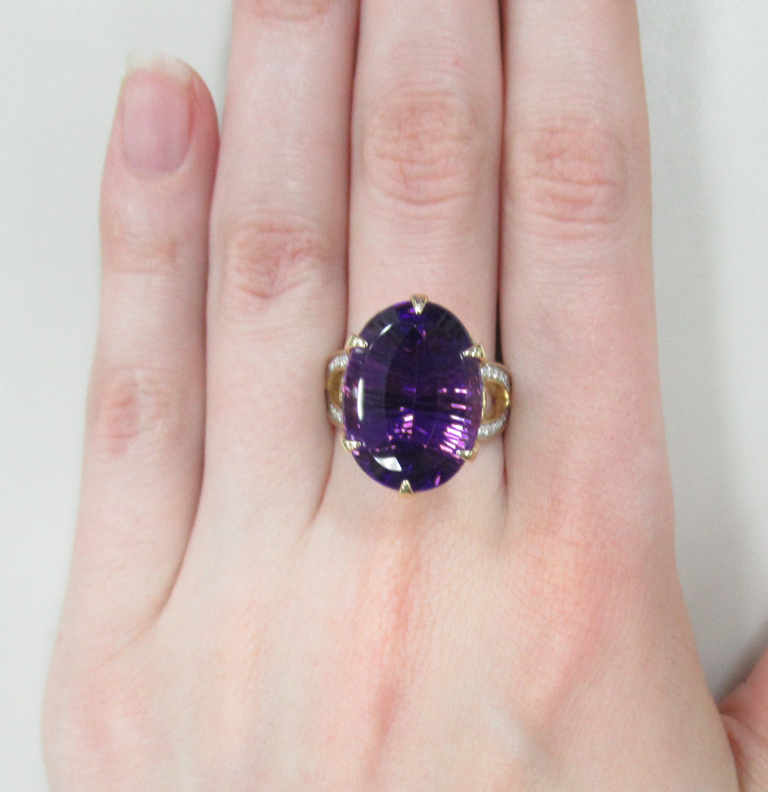 Кольцо из желтого золота с аметистом